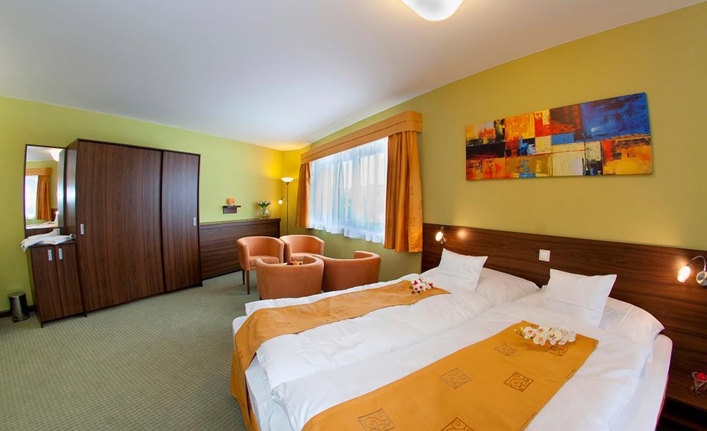 Hotel Active Прахатіце Екстер'єр фото
